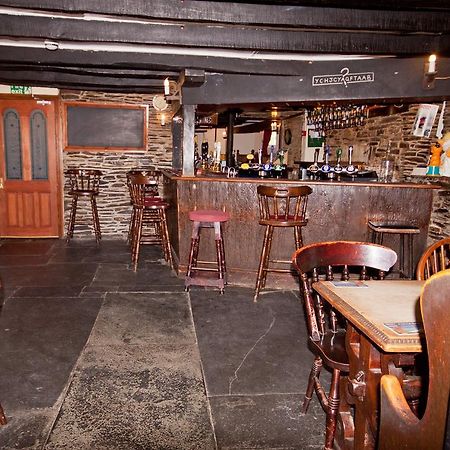 The White Hart Hotel Menheniot Екстериор снимка