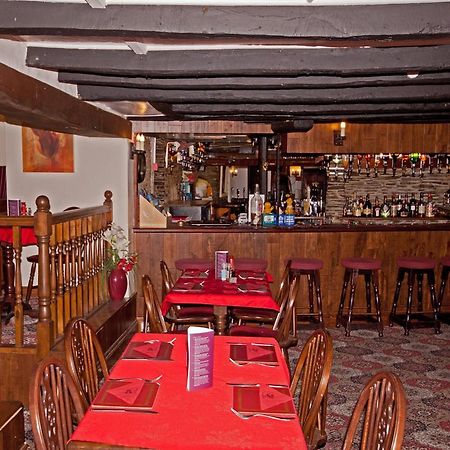 The White Hart Hotel Menheniot Екстериор снимка