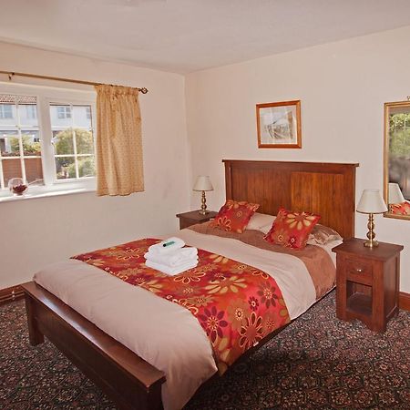 The White Hart Hotel Menheniot Екстериор снимка