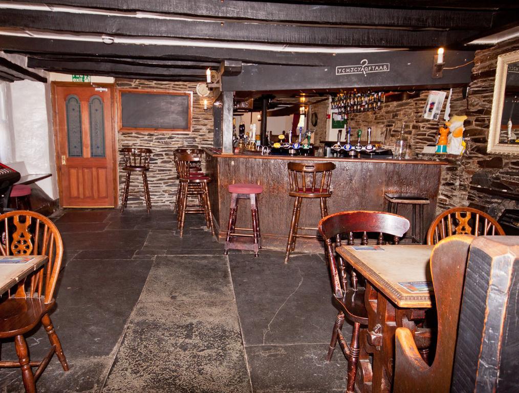 The White Hart Hotel Menheniot Екстериор снимка