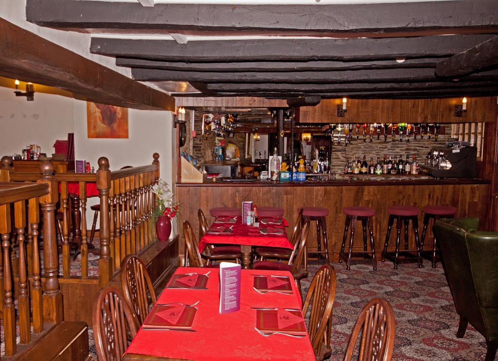 The White Hart Hotel Menheniot Екстериор снимка