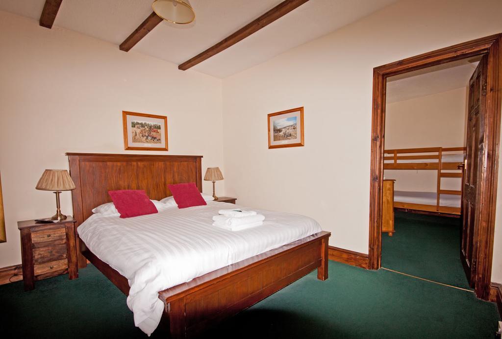 The White Hart Hotel Menheniot Стая снимка