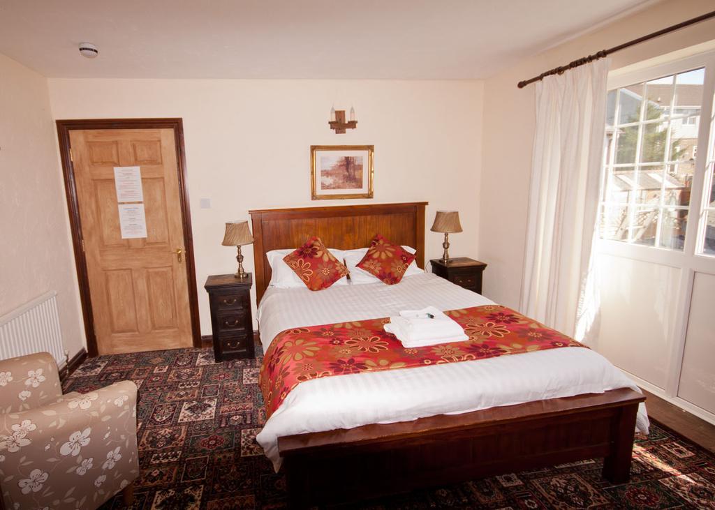 The White Hart Hotel Menheniot Екстериор снимка