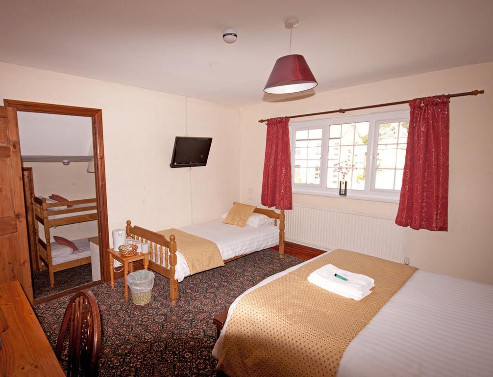 The White Hart Hotel Menheniot Стая снимка